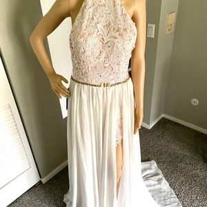 IZILADY DRESS NWT. BLUSH AND WHITE. HATLER TOP.